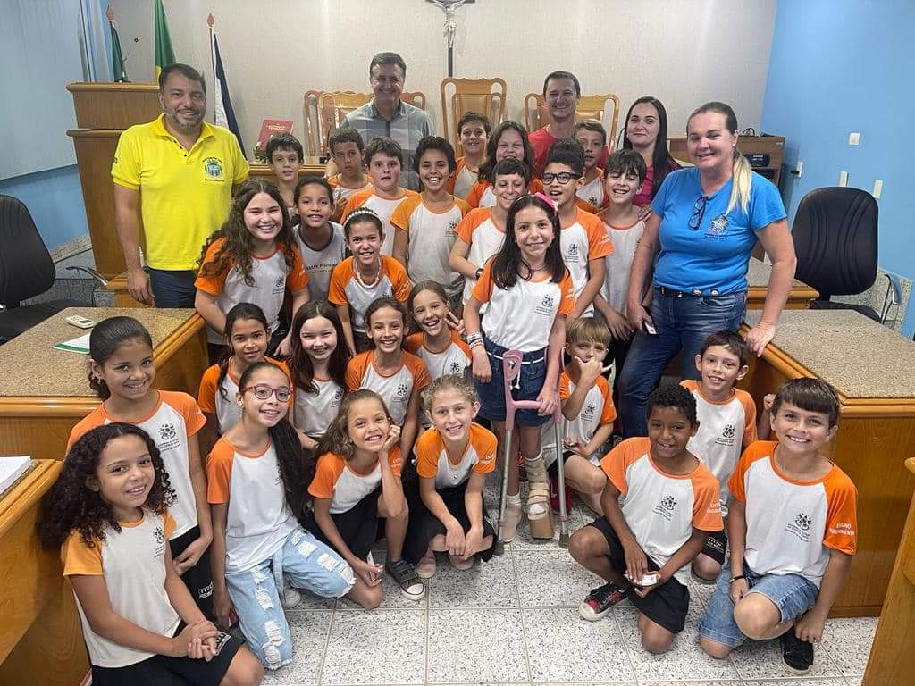 Alunos do 4º Ano da Escola Estadual “Felicio Melotti” visitam a Câmara.
